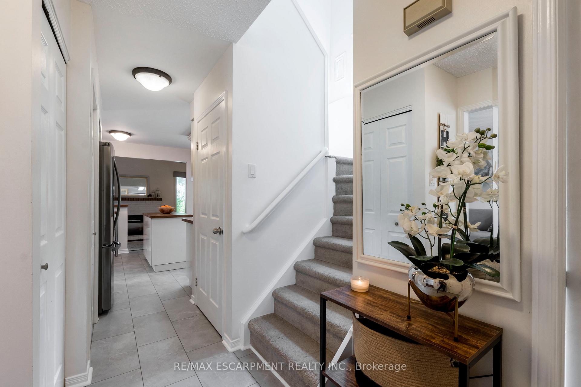 Photo 6 of 1098 Stephenson Drive, Burlington, Brant — HOMEH