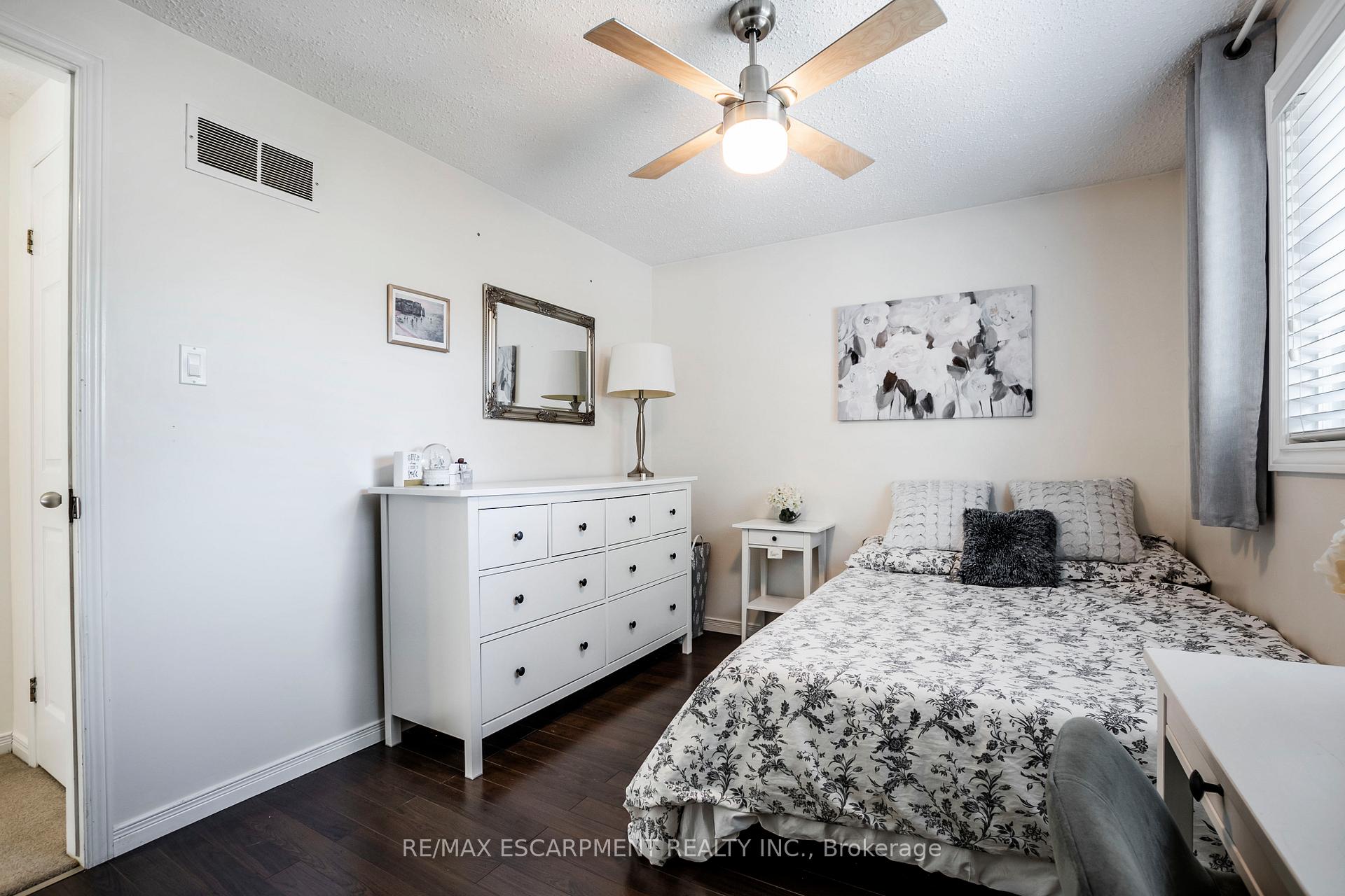 Photo 28 of 1098 Stephenson Drive, Burlington, Brant — HOMEH