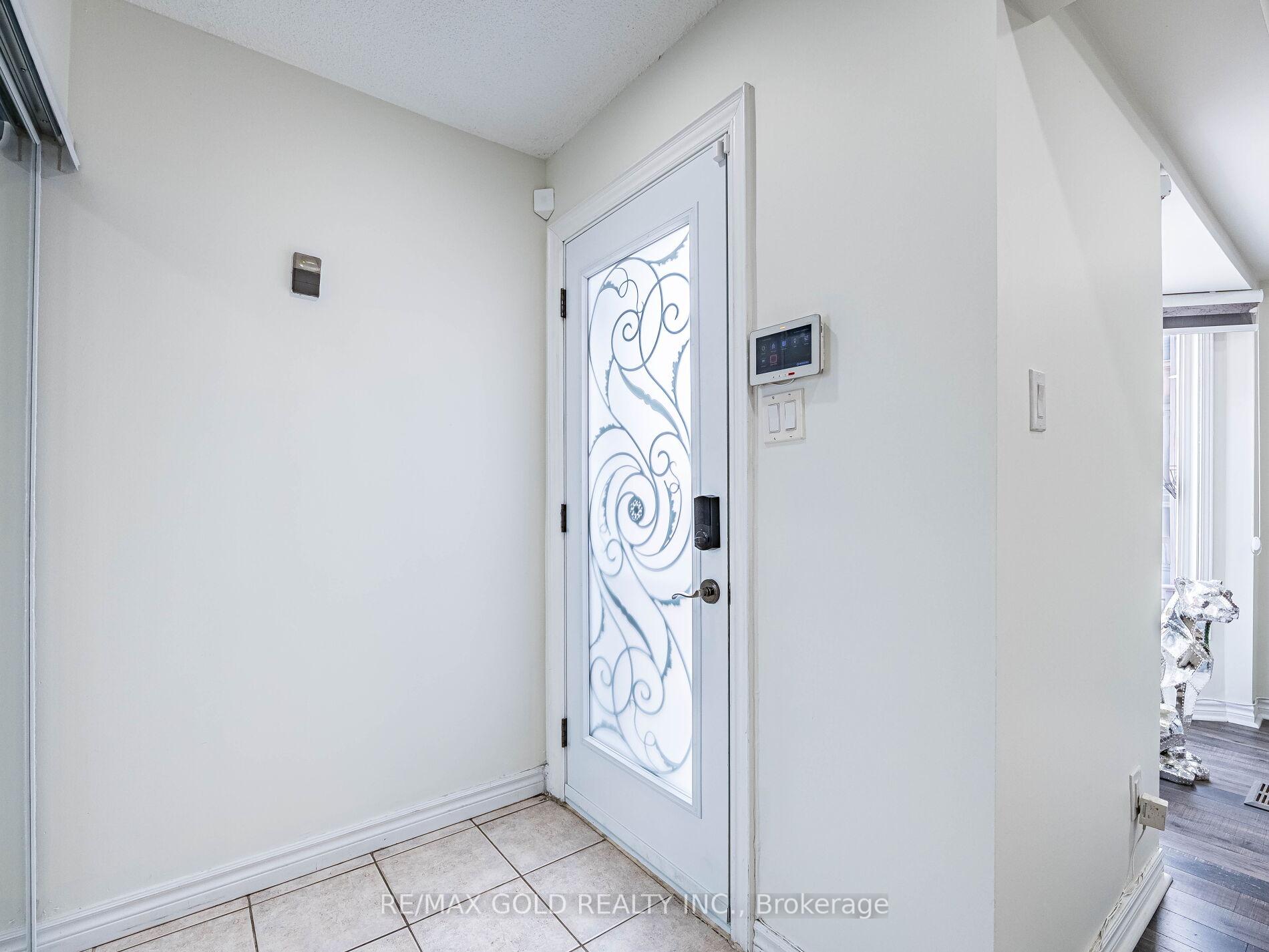 Photo 4 of 80 Timberlane Drive, Brampton, Fletcher's Creek South — HOMEH