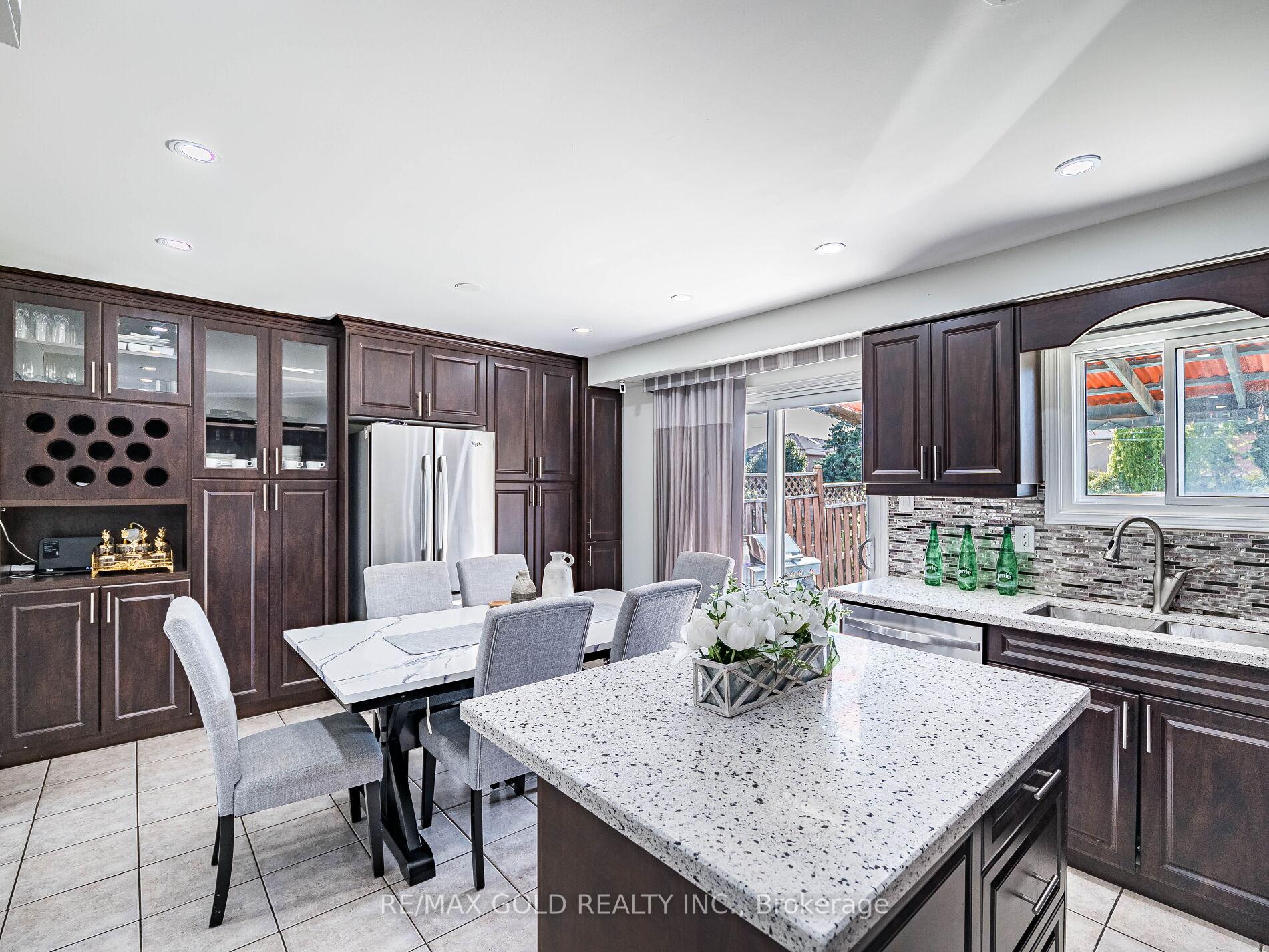 Photo 10 of 80 Timberlane Drive, Brampton, Fletcher's Creek South — HOMEH
