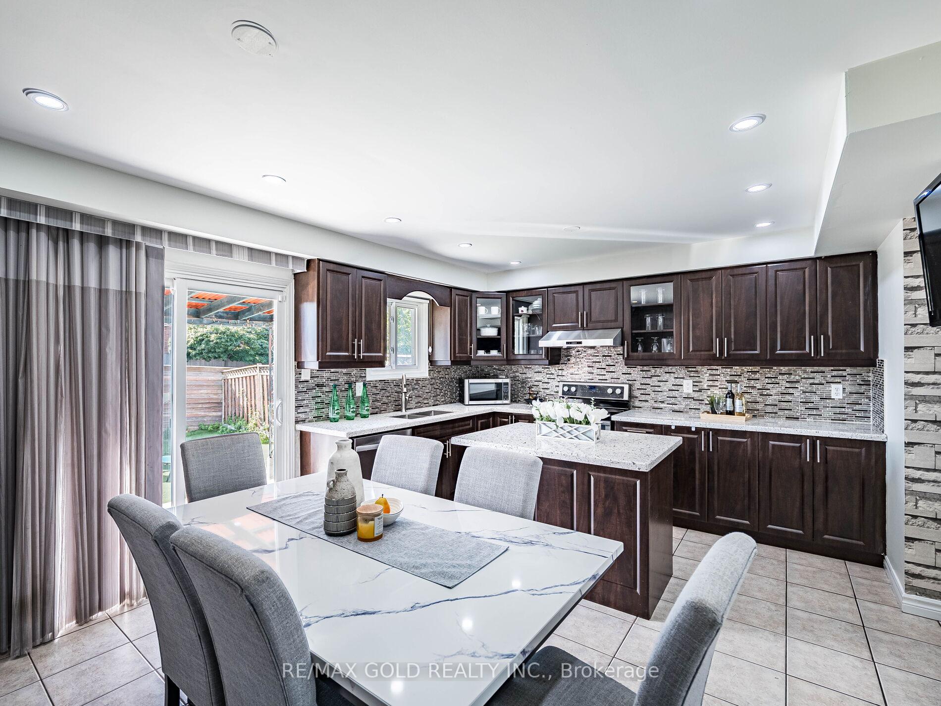 Photo 12 of 80 Timberlane Drive, Brampton, Fletcher's Creek South — HOMEH