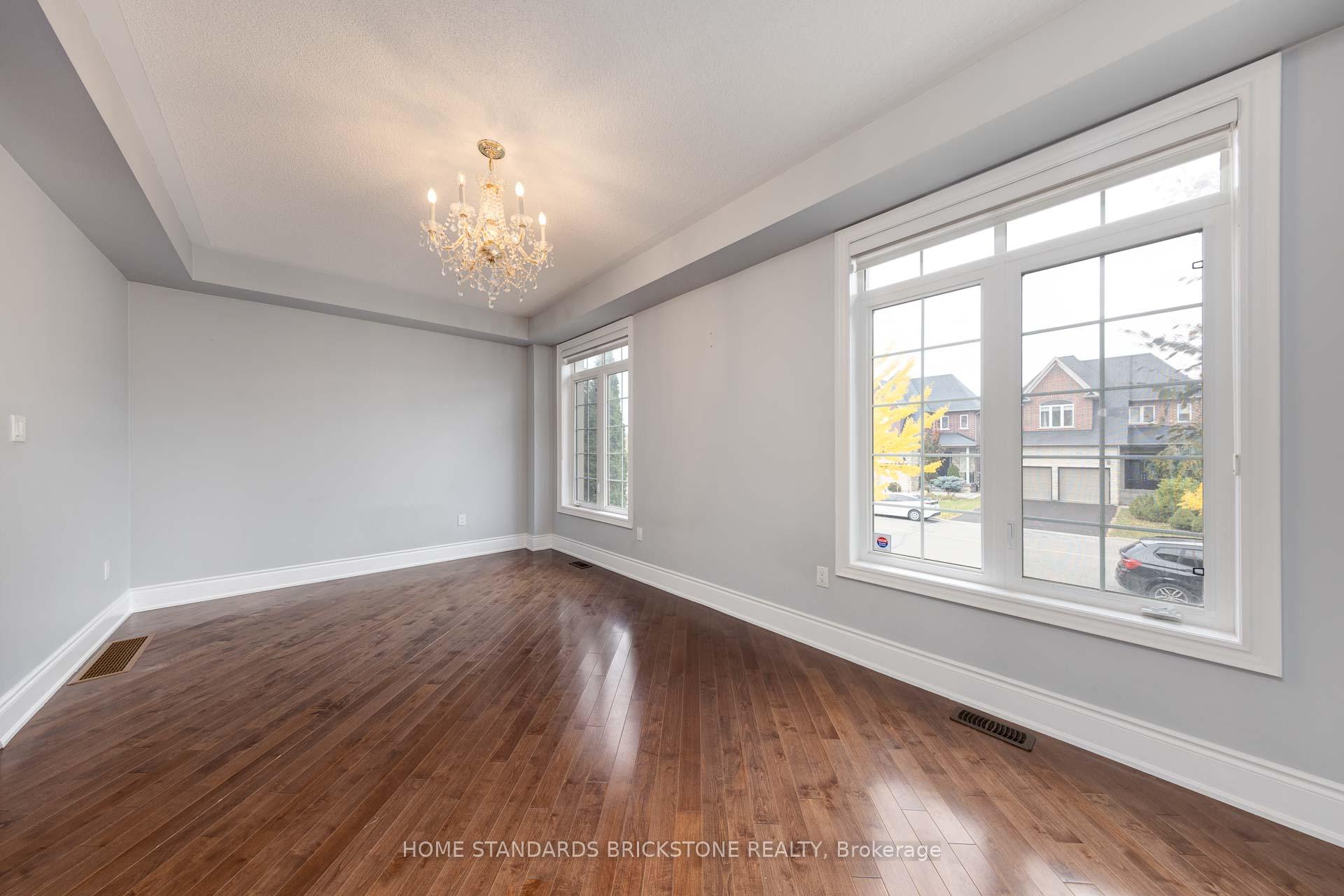 Photo 4 of 159 Towngate Drive, Vaughan, Crestwood-Springfarm-Yorkhill — HOMEH