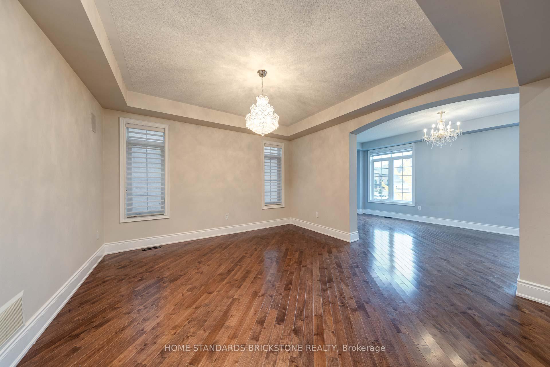 Photo 5 of 159 Towngate Drive, Vaughan, Crestwood-Springfarm-Yorkhill — HOMEH