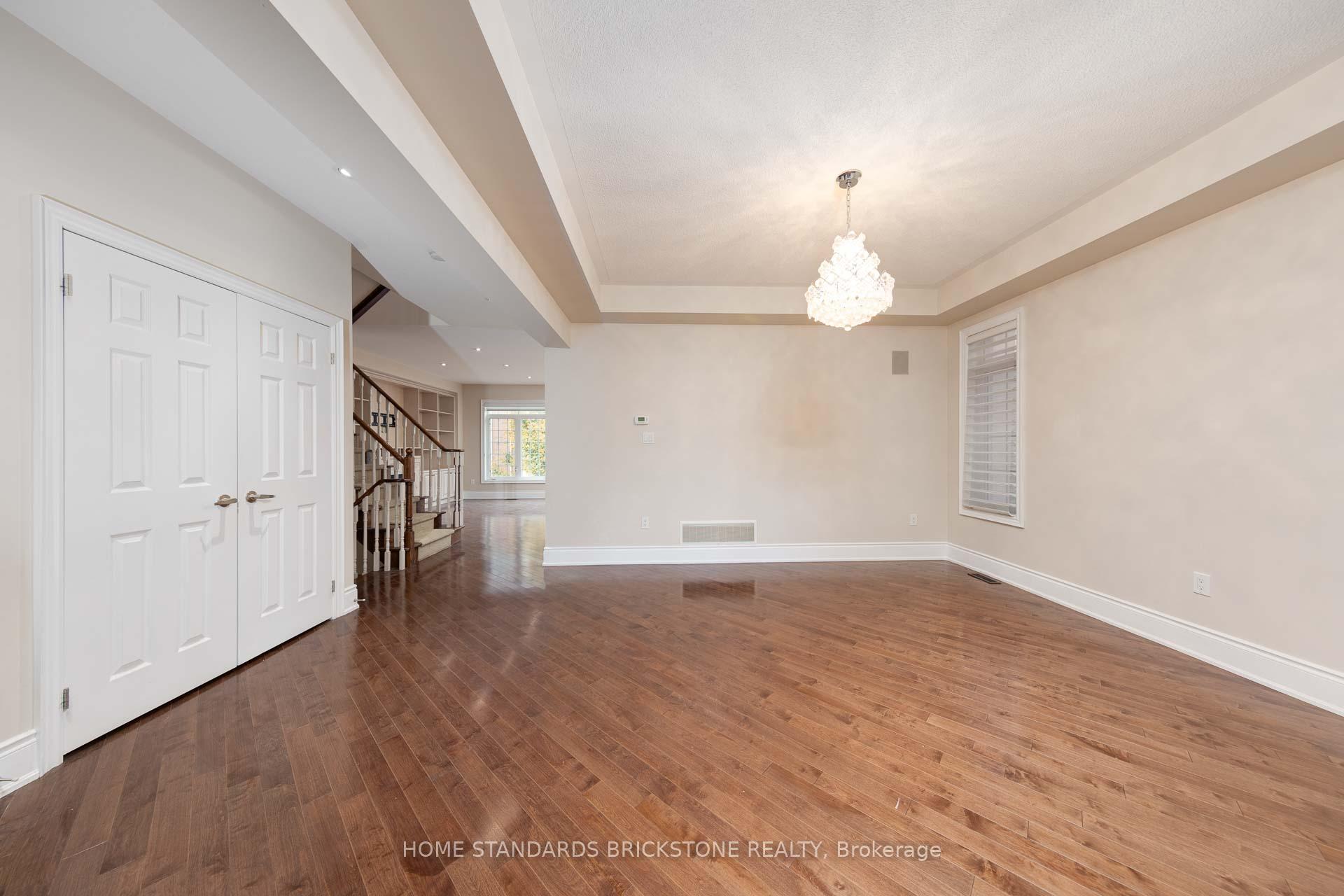 Photo 6 of 159 Towngate Drive, Vaughan, Crestwood-Springfarm-Yorkhill — HOMEH