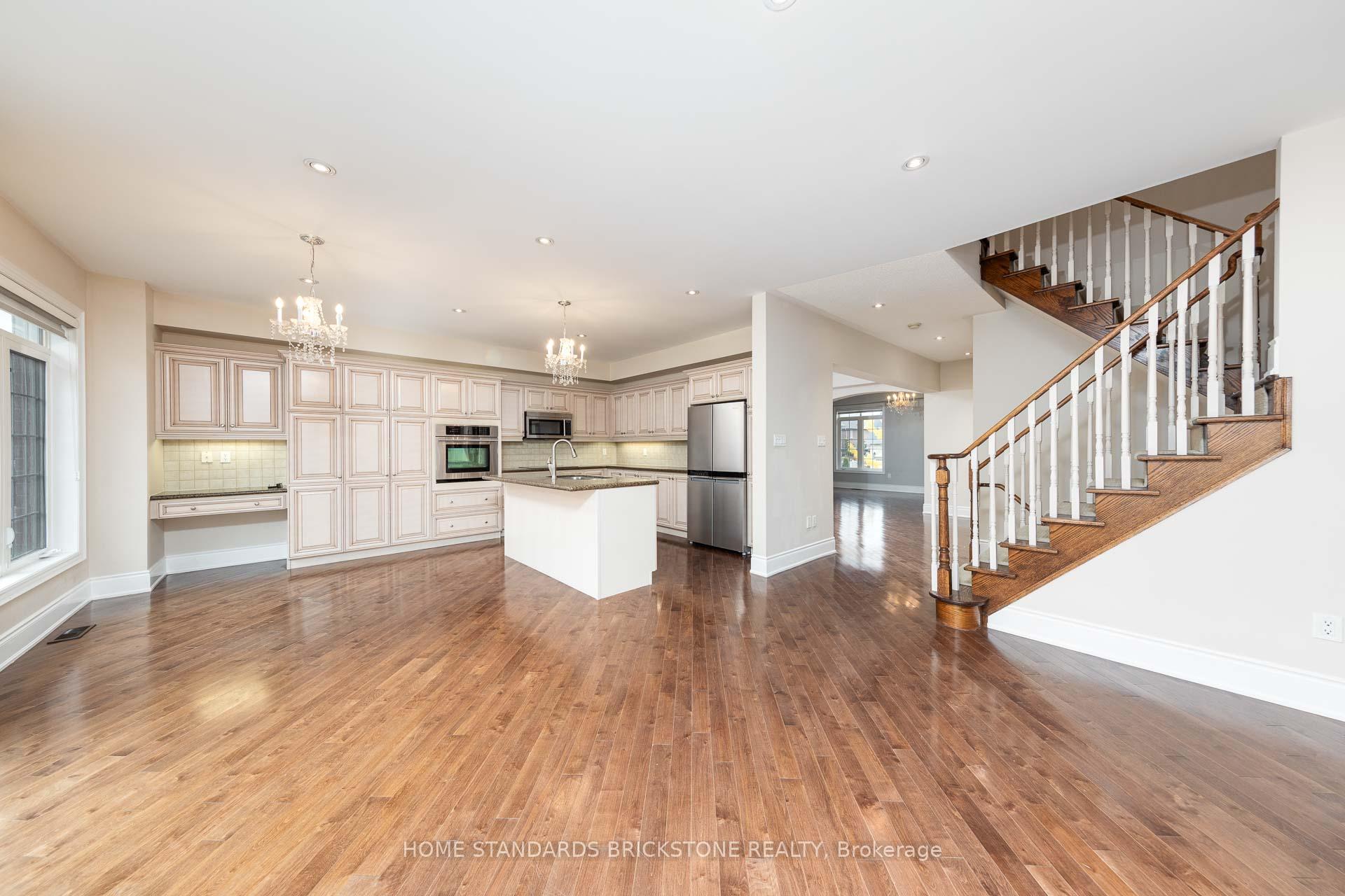Photo 10 of 159 Towngate Drive, Vaughan, Crestwood-Springfarm-Yorkhill — HOMEH