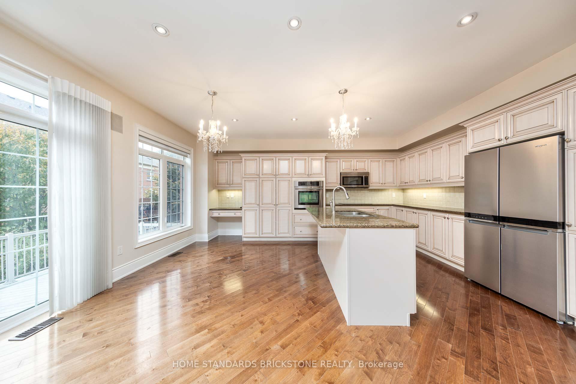 Photo 11 of 159 Towngate Drive, Vaughan, Crestwood-Springfarm-Yorkhill — HOMEH
