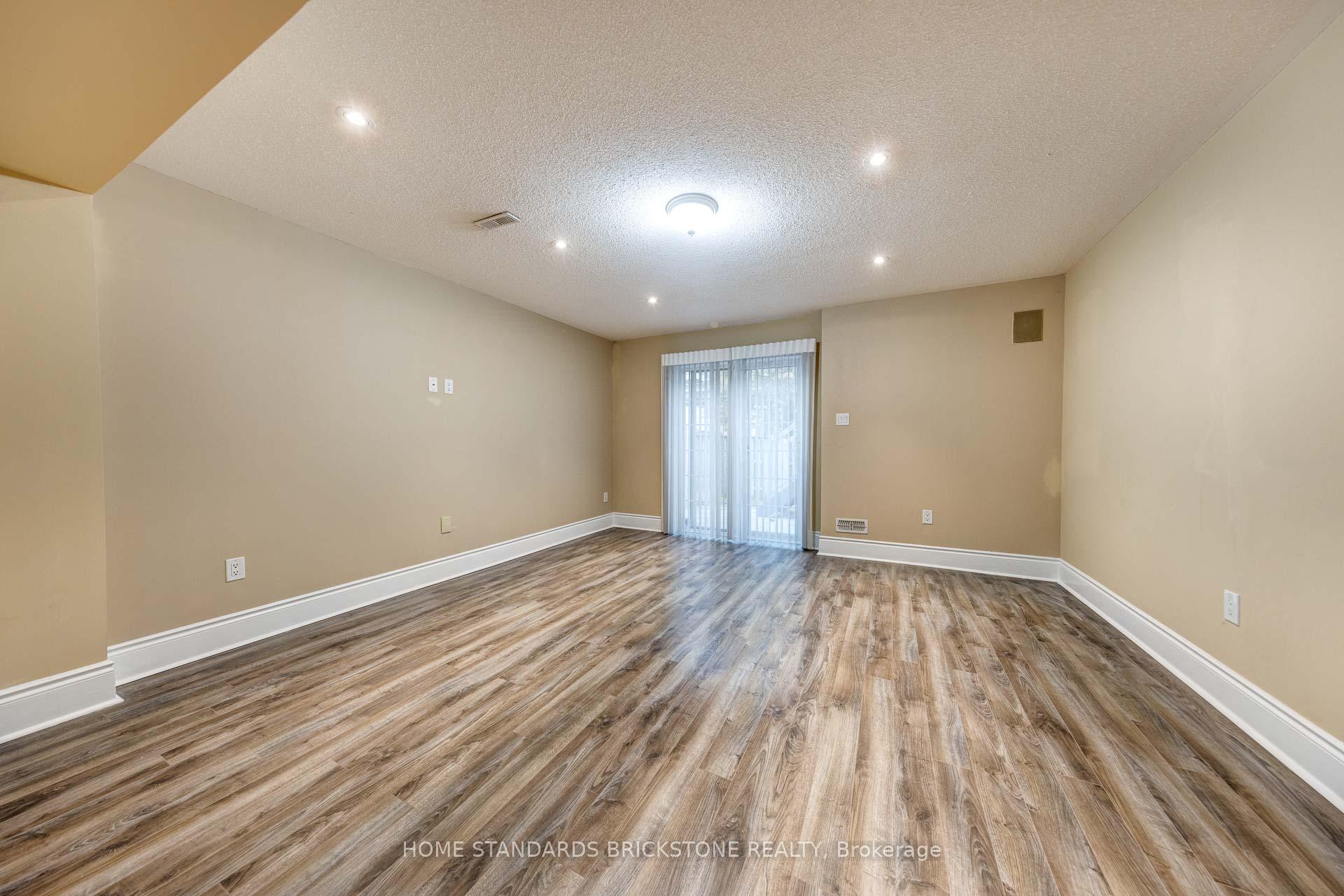 Photo 35 of 159 Towngate Drive, Vaughan, Crestwood-Springfarm-Yorkhill — HOMEH