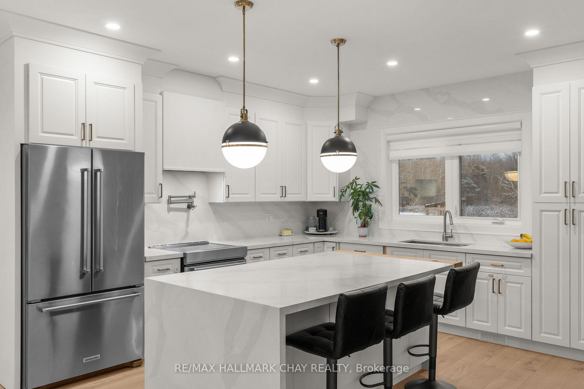 Photo 10 of 942 Essa Road, Barrie, Rural Barrie Southwest — HOMEH