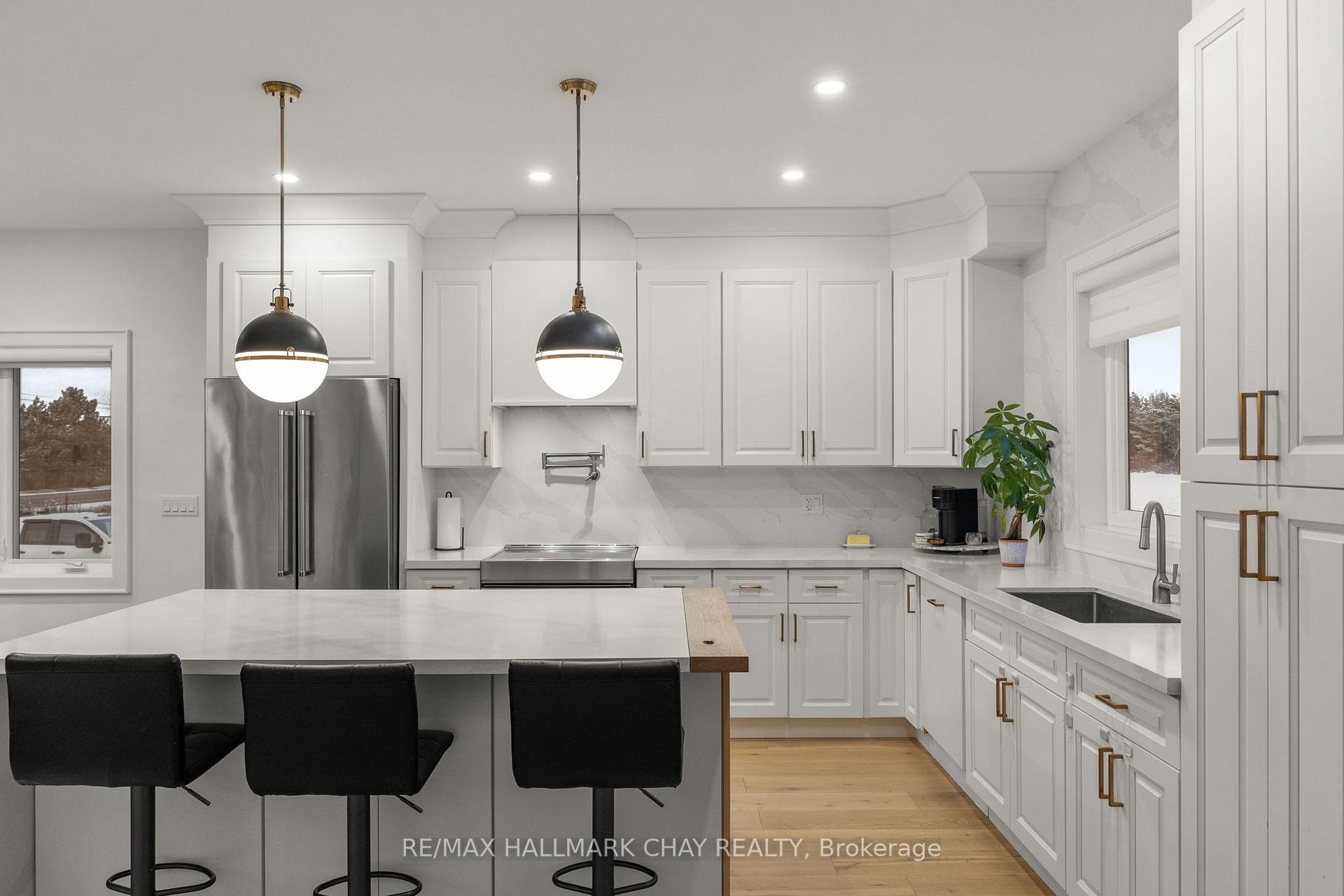 Photo 12 of 942 Essa Road, Barrie, Rural Barrie Southwest — HOMEH