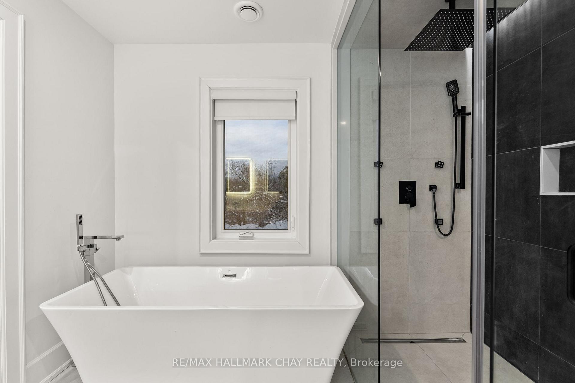 Photo 19 of 942 Essa Road, Barrie, Rural Barrie Southwest — HOMEH