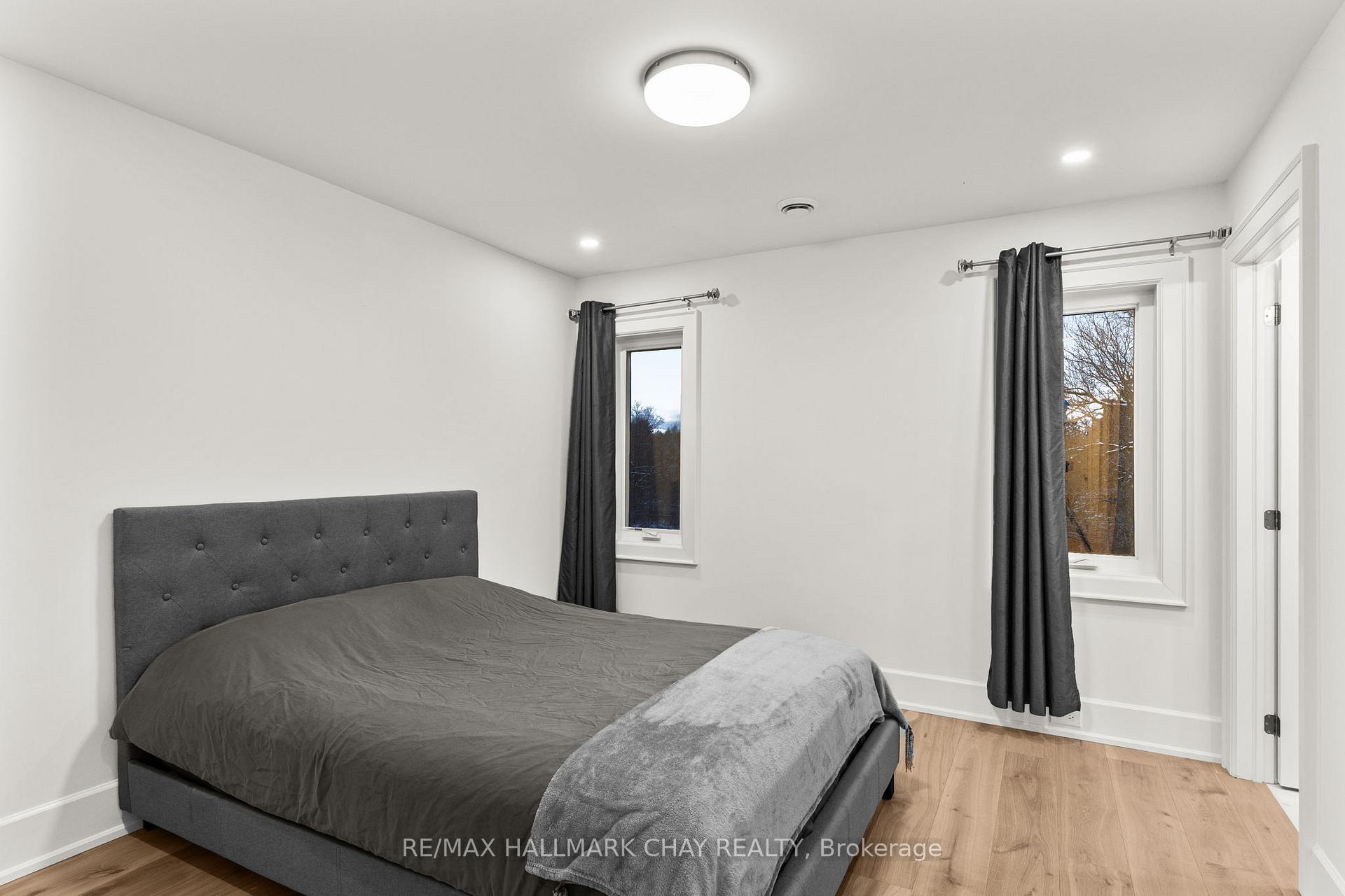 Photo 21 of 942 Essa Road, Barrie, Rural Barrie Southwest — HOMEH