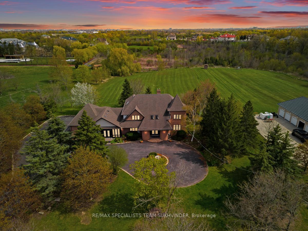 Photo 3 of 22 Bowman Avenue, Brampton, Toronto Gore Rural Estate — HOMEH