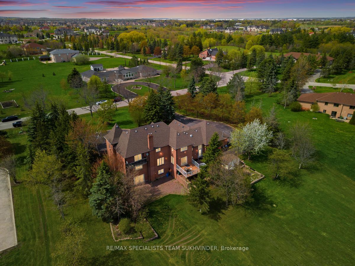 Photo 4 of 22 Bowman Avenue, Brampton, Toronto Gore Rural Estate — HOMEH