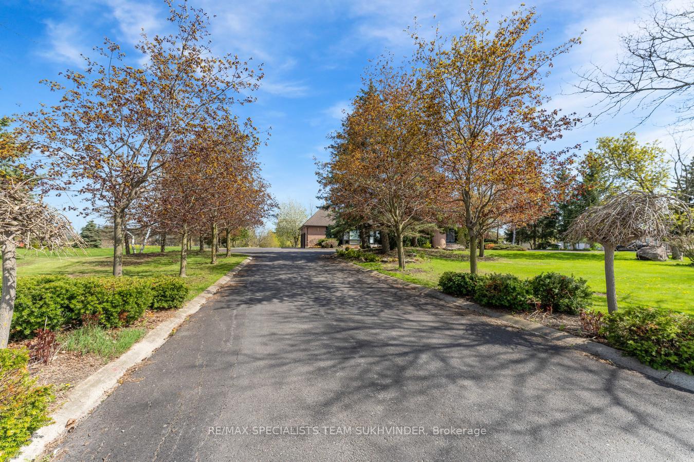 Photo 5 of 22 Bowman Avenue, Brampton, Toronto Gore Rural Estate — HOMEH
