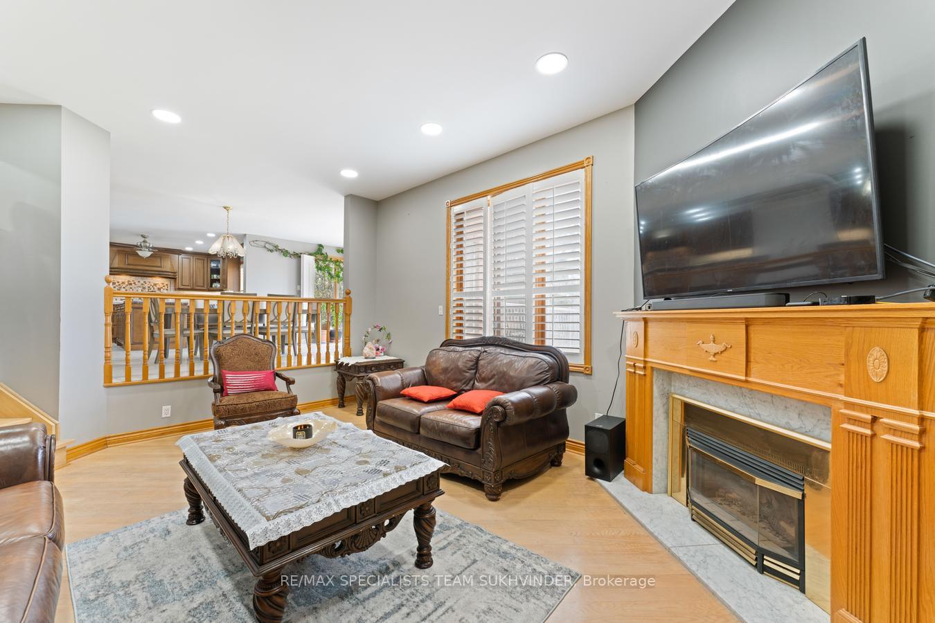 Photo 12 of 22 Bowman Avenue, Brampton, Toronto Gore Rural Estate — HOMEH