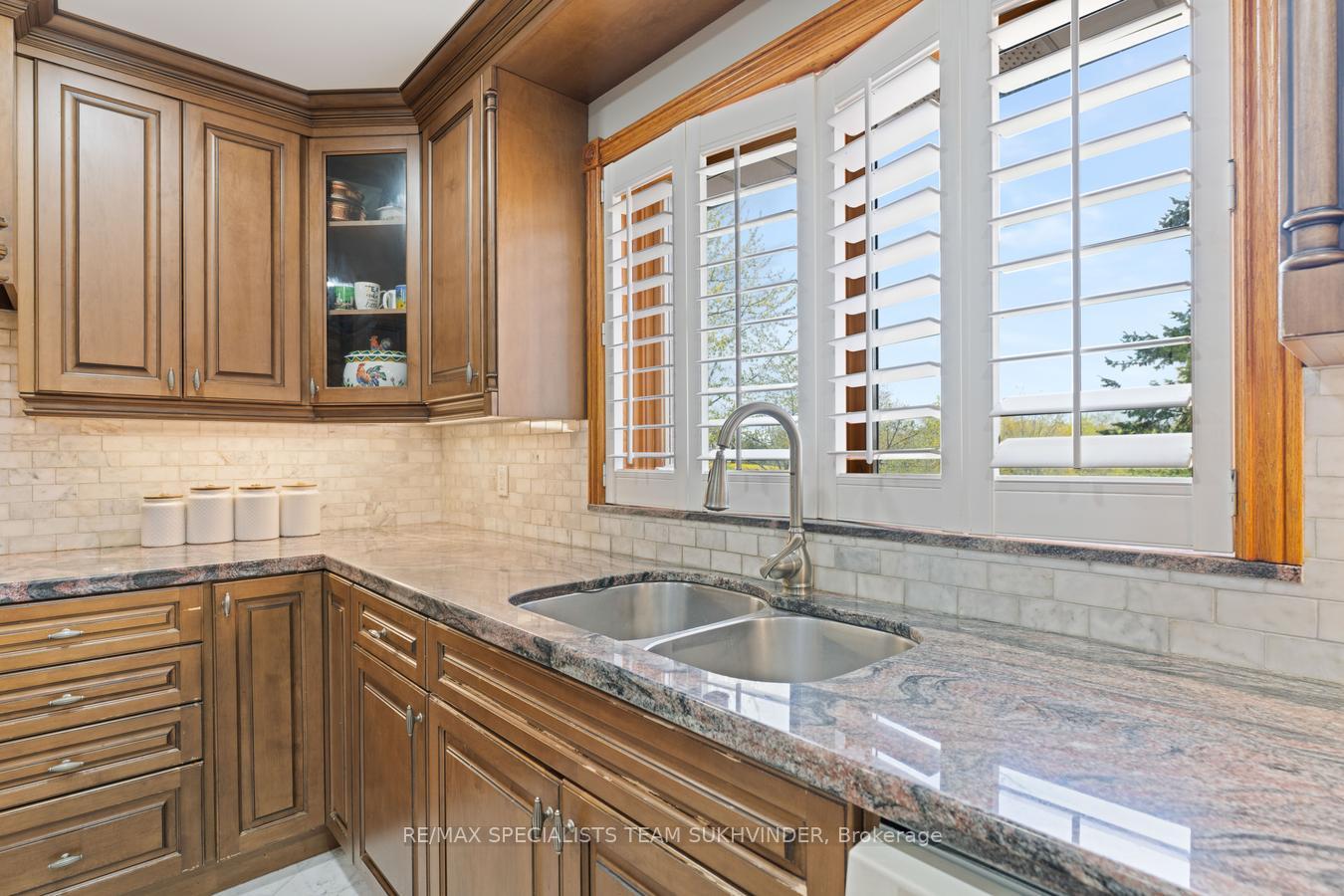 Photo 14 of 22 Bowman Avenue, Brampton, Toronto Gore Rural Estate — HOMEH