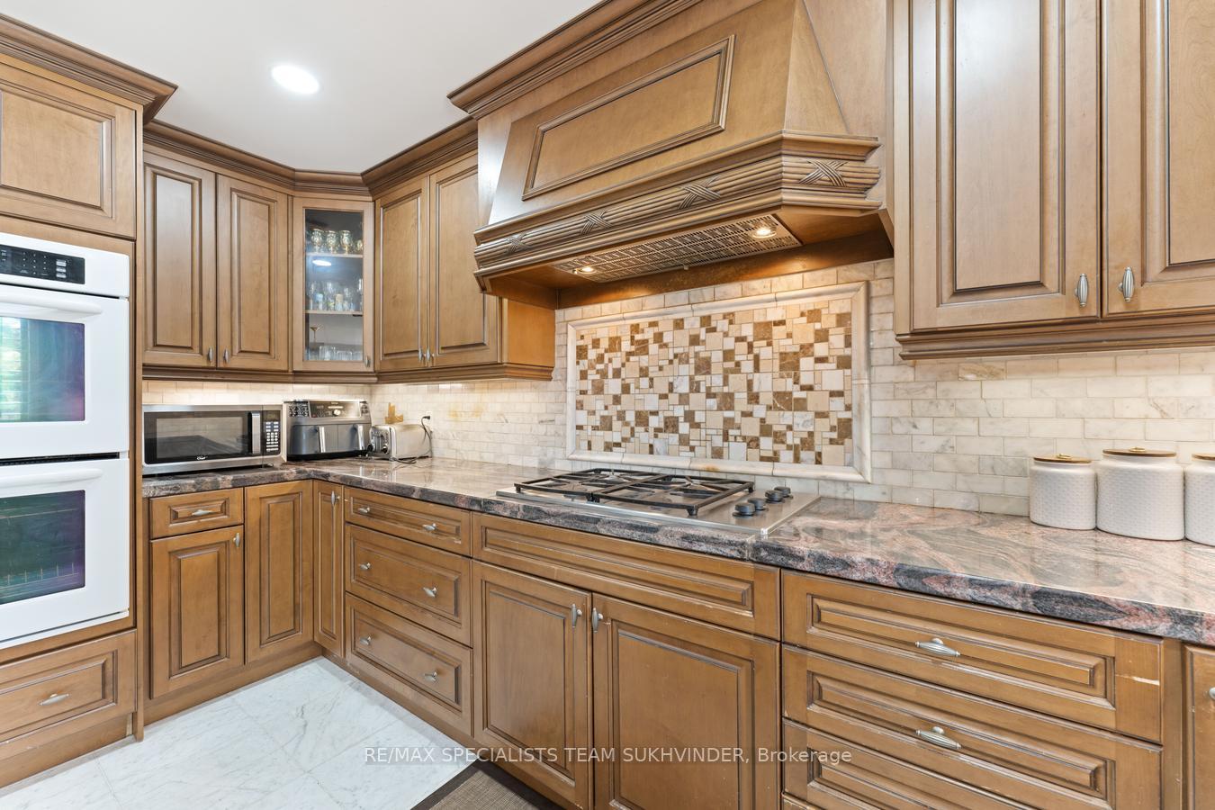 Photo 15 of 22 Bowman Avenue, Brampton, Toronto Gore Rural Estate — HOMEH
