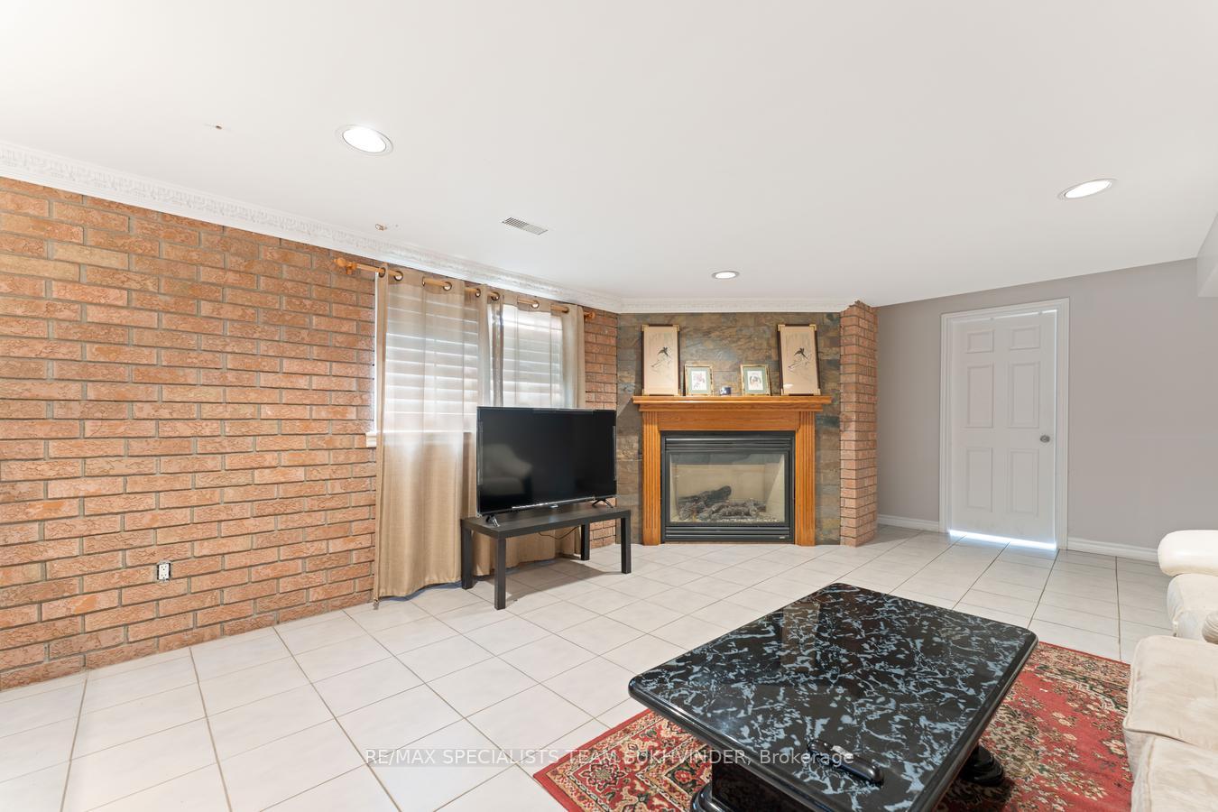 Photo 35 of 22 Bowman Avenue, Brampton, Toronto Gore Rural Estate — HOMEH