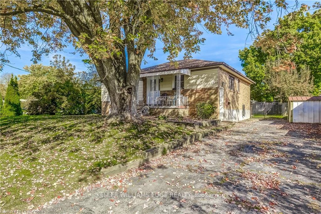 Photo 3 of 1239 De Quincy Crescent, Burlington, Mountainside — HOMEH