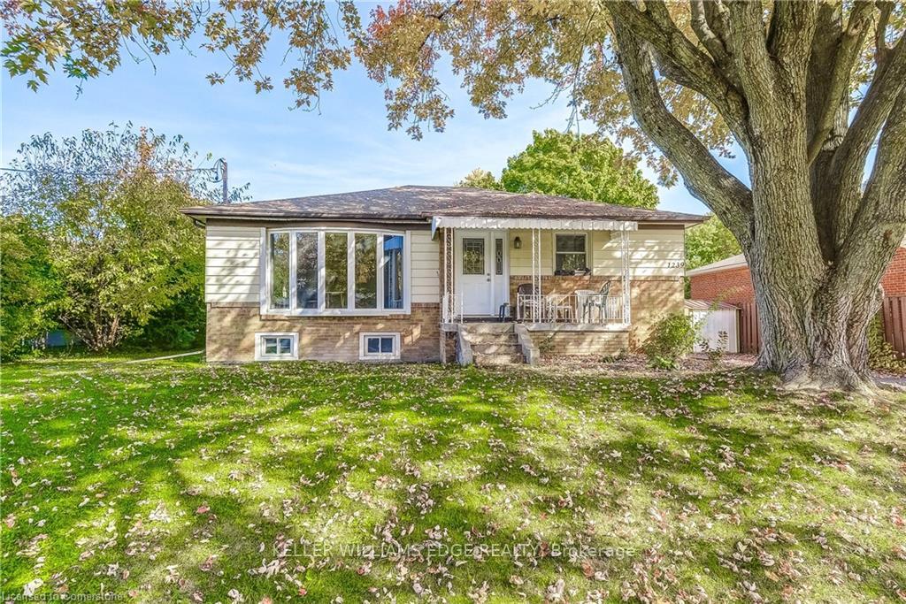 Photo 4 of 1239 De Quincy Crescent, Burlington, Mountainside — HOMEH