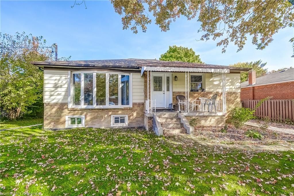Photo 5 of 1239 De Quincy Crescent, Burlington, Mountainside — HOMEH
