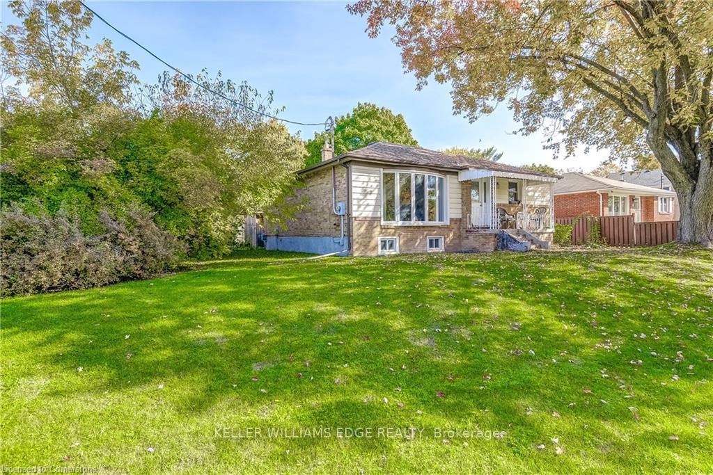 Photo 6 of 1239 De Quincy Crescent, Burlington, Mountainside — HOMEH