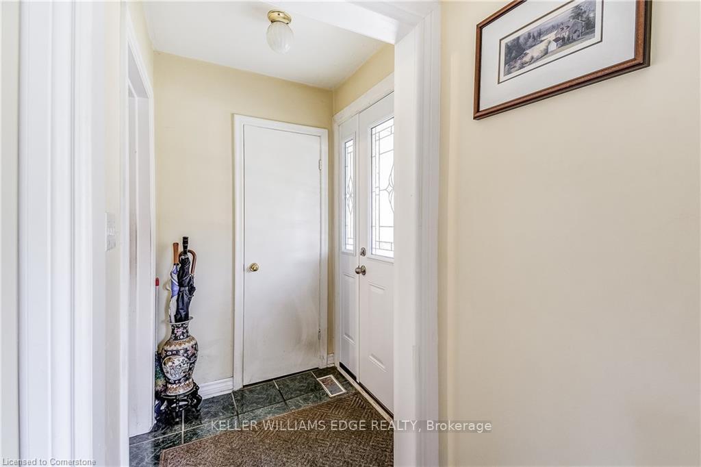 Photo 7 of 1239 De Quincy Crescent, Burlington, Mountainside — HOMEH
