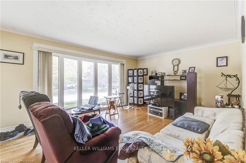 Photo 8 of 1239 De Quincy Crescent, Burlington, Mountainside — HOMEH