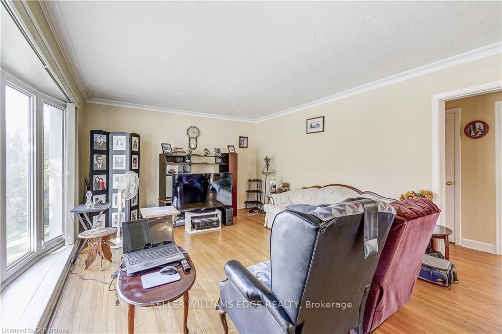 Photo 9 of 1239 De Quincy Crescent, Burlington, Mountainside — HOMEH