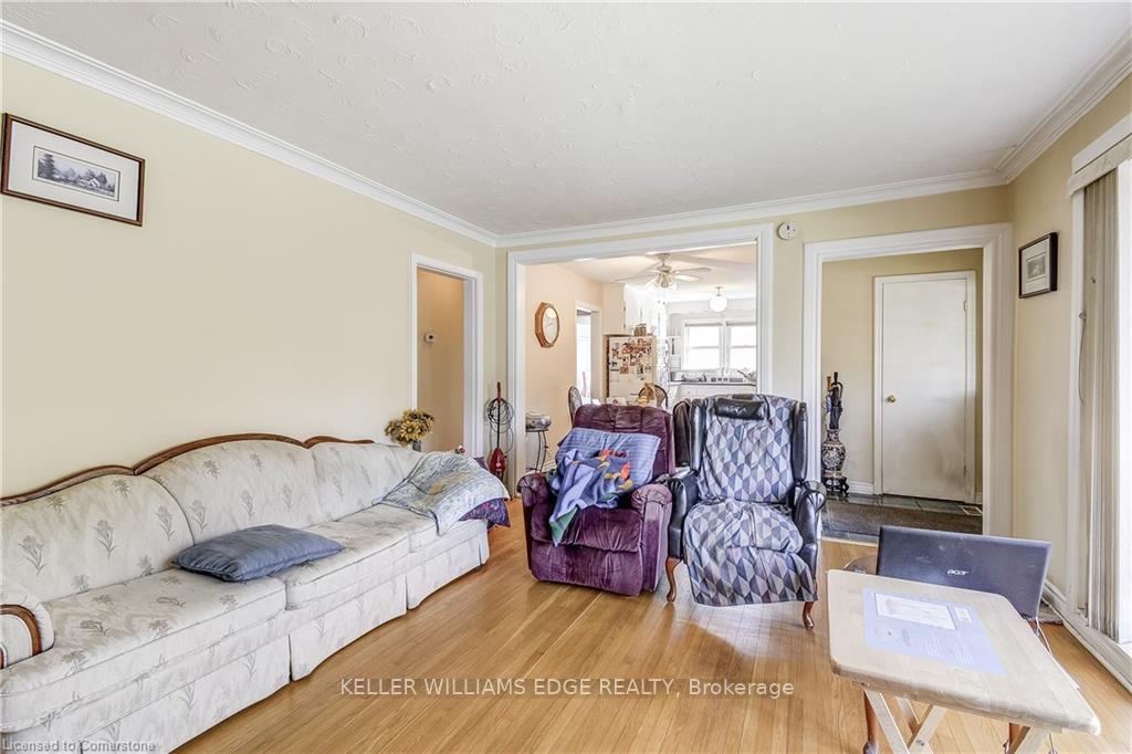 Photo 10 of 1239 De Quincy Crescent, Burlington, Mountainside — HOMEH