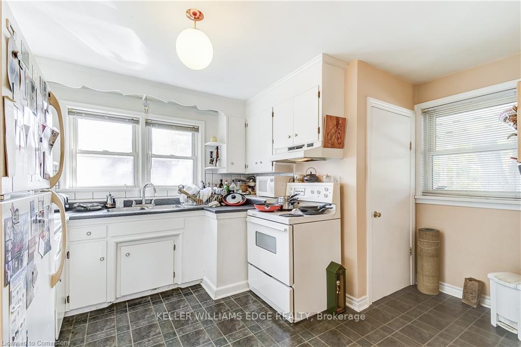 Photo 11 of 1239 De Quincy Crescent, Burlington, Mountainside — HOMEH