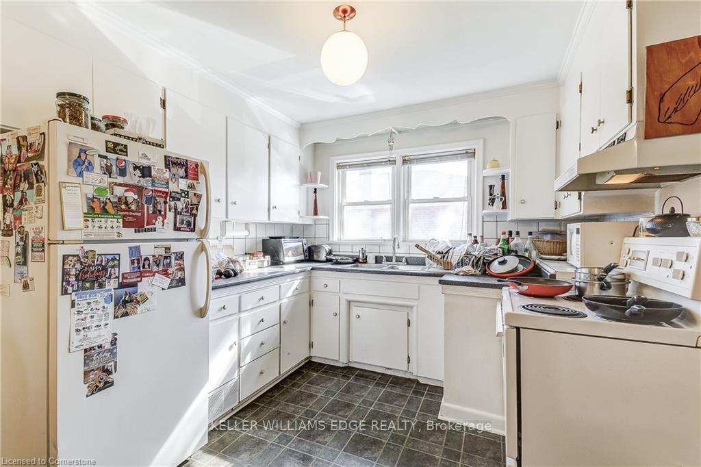 Photo 12 of 1239 De Quincy Crescent, Burlington, Mountainside — HOMEH