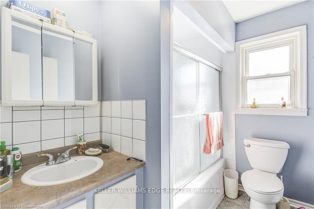 Photo 17 of 1239 De Quincy Crescent, Burlington, Mountainside — HOMEH
