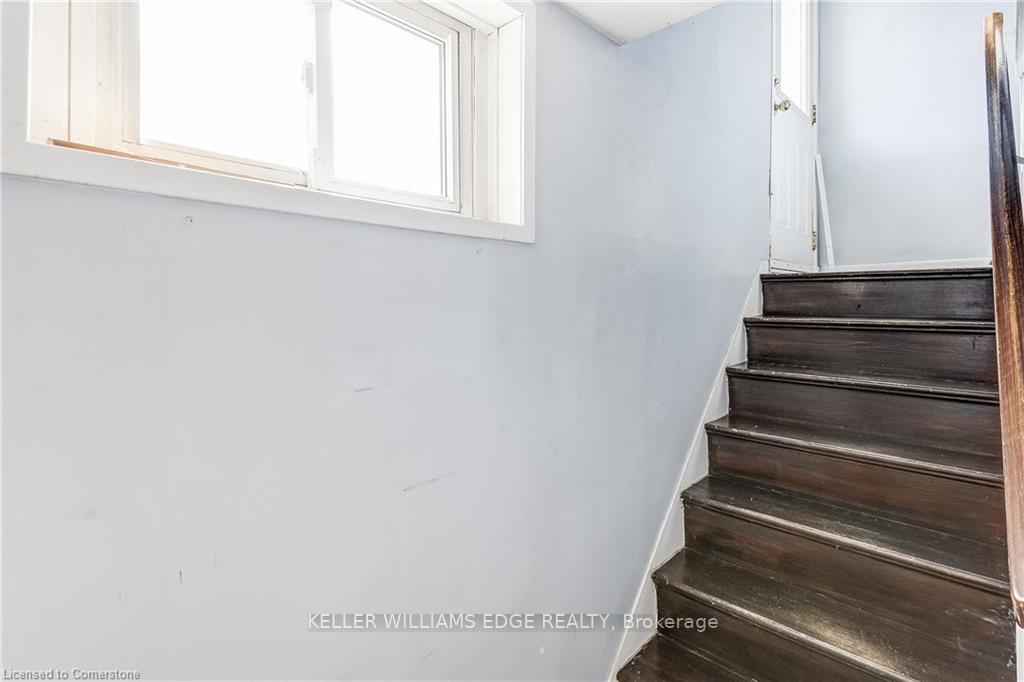 Photo 22 of 1239 De Quincy Crescent, Burlington, Mountainside — HOMEH