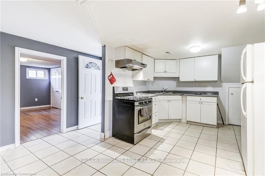 Photo 23 of 1239 De Quincy Crescent, Burlington, Mountainside — HOMEH