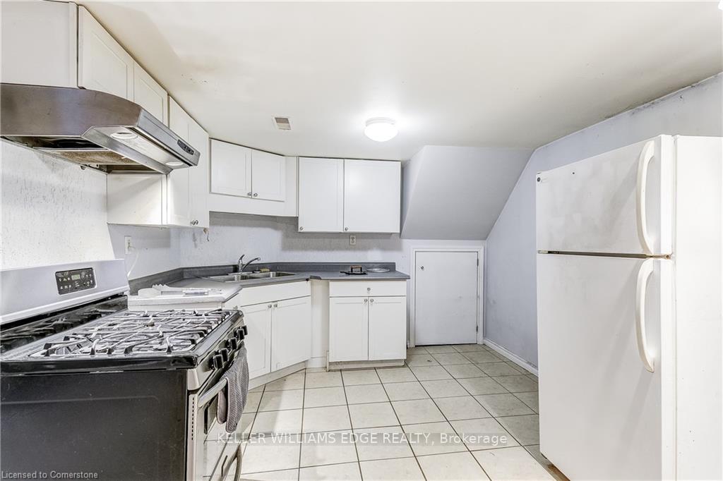 Photo 24 of 1239 De Quincy Crescent, Burlington, Mountainside — HOMEH