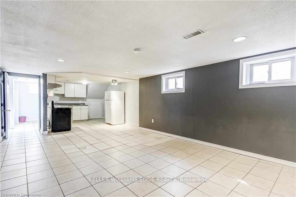 Photo 25 of 1239 De Quincy Crescent, Burlington, Mountainside — HOMEH