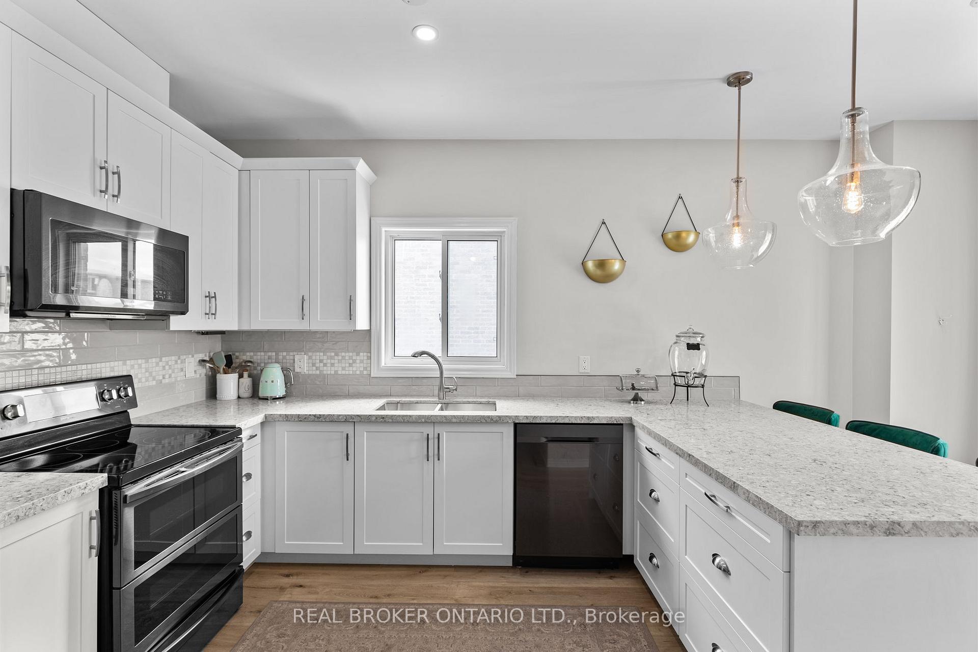 Photo 10 of 66 Knupp Drive, Barrie, Edgehill Drive — HOMEH