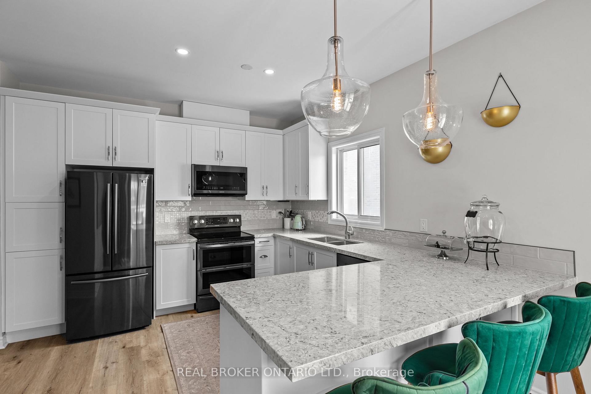 Photo 13 of 66 Knupp Drive, Barrie, Edgehill Drive — HOMEH