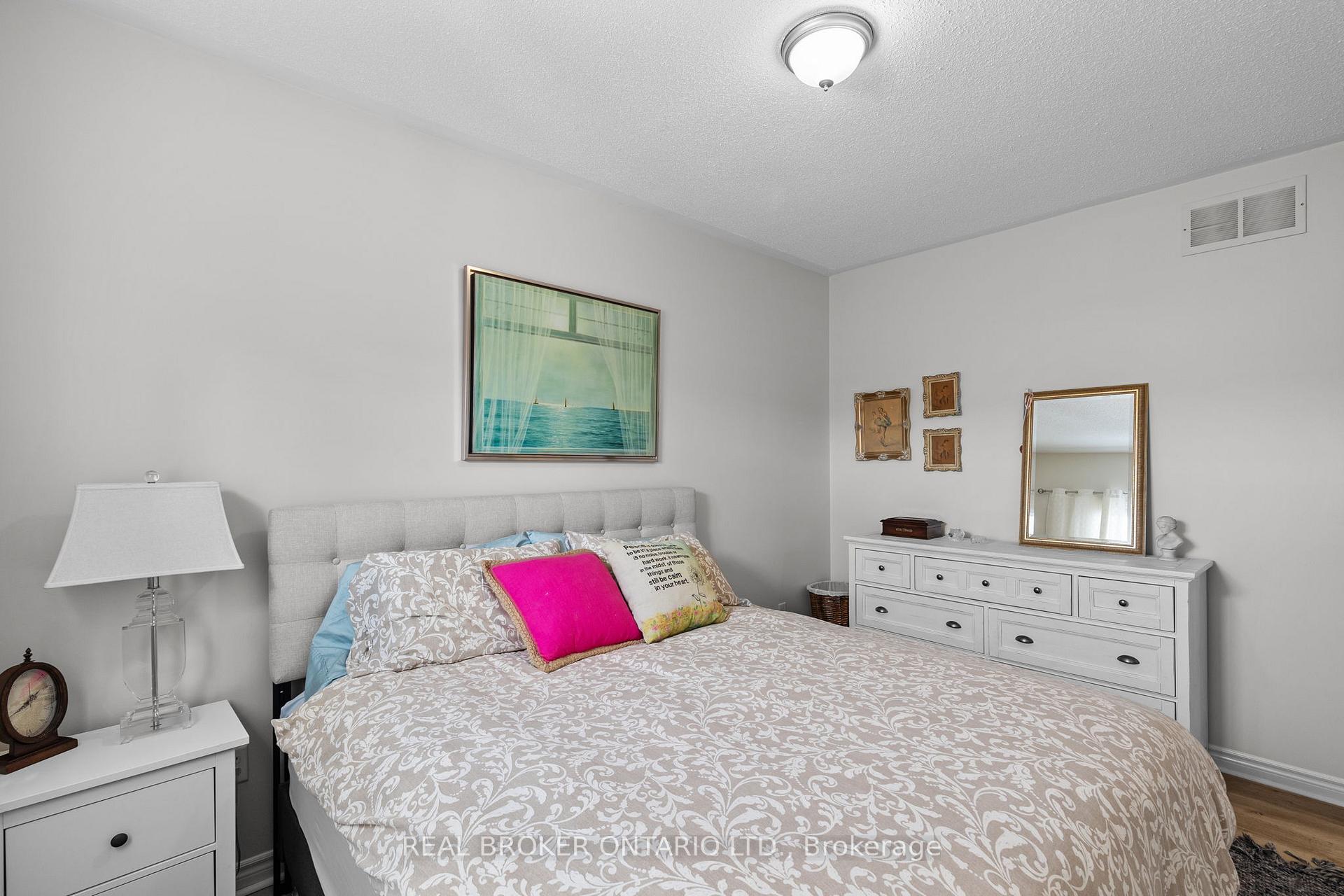 Photo 16 of 66 Knupp Drive, Barrie, Edgehill Drive — HOMEH