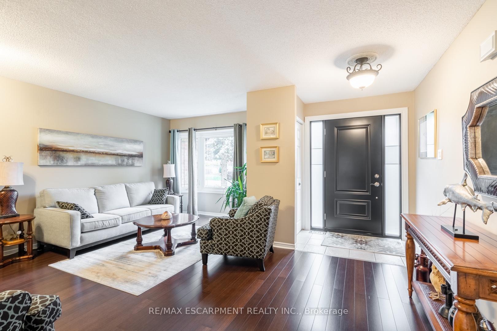 Photo 5 of 375 Melanie Crescent, Hamilton, Ancaster — HOMEH
