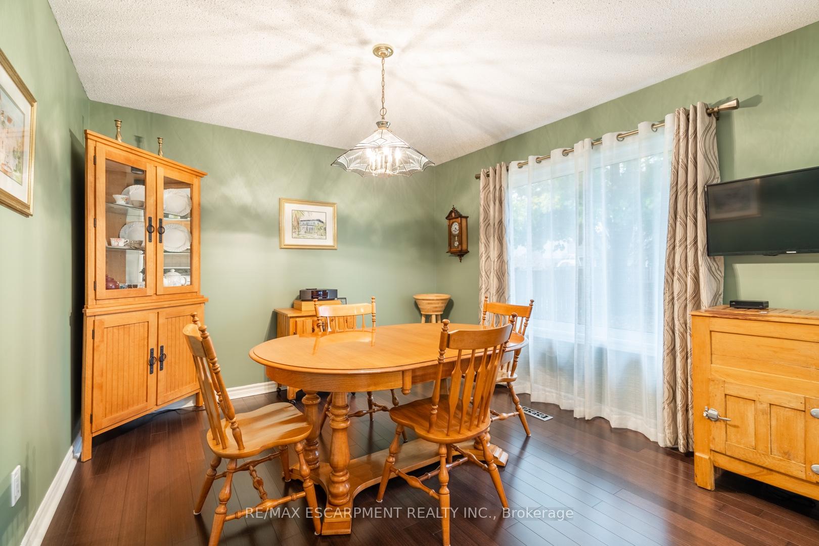 Photo 12 of 375 Melanie Crescent, Hamilton, Ancaster — HOMEH