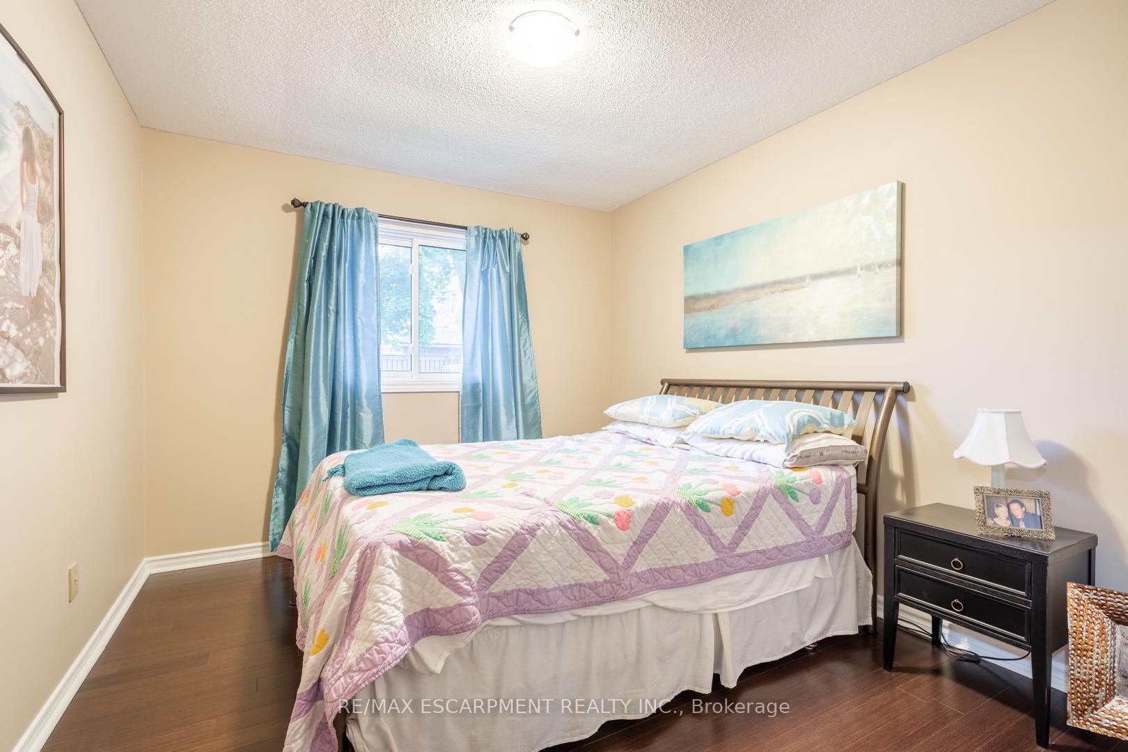 Photo 15 of 375 Melanie Crescent, Hamilton, Ancaster — HOMEH