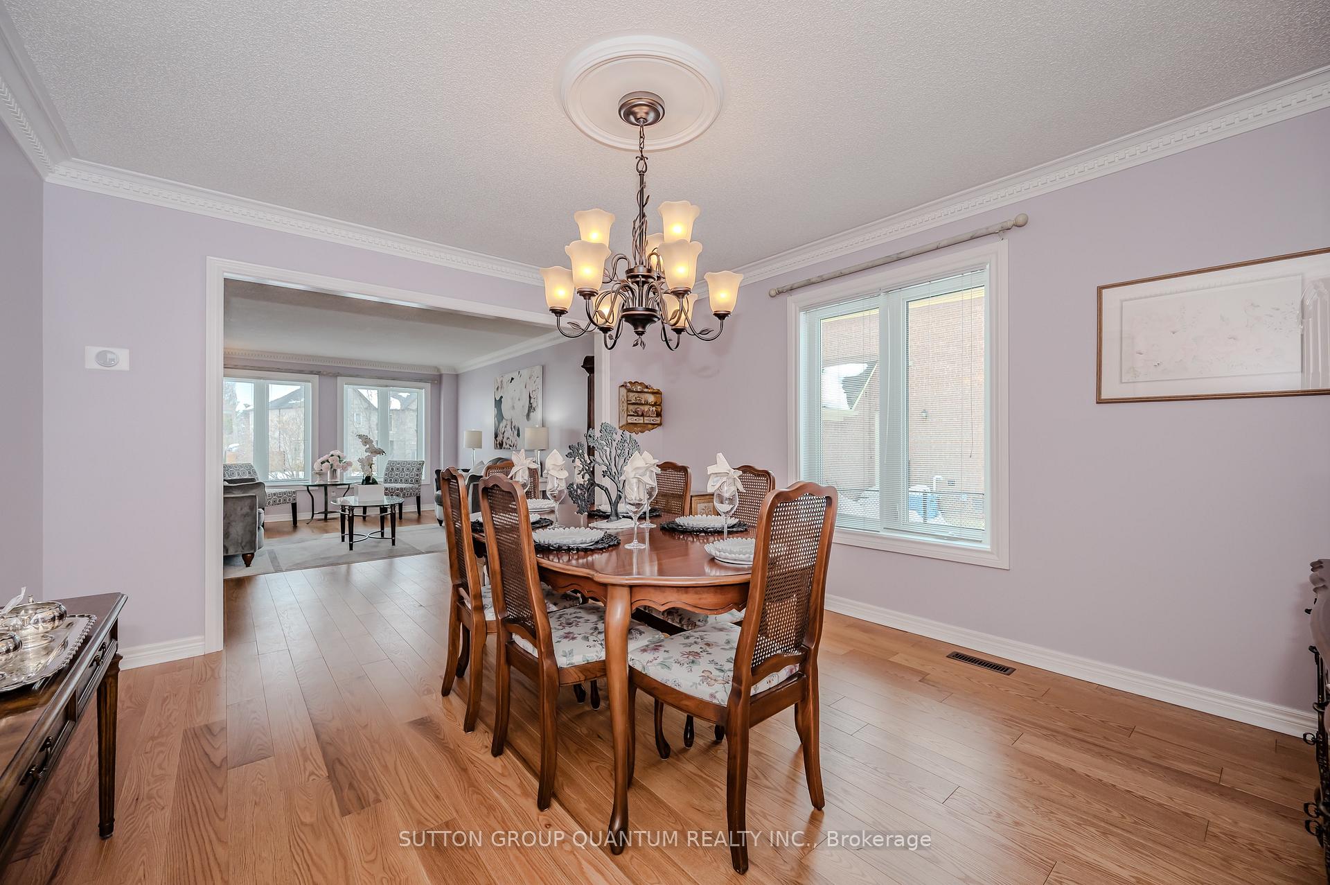 Photo 10 of 92 Millrun Crescent, Vaughan, Islington Woods — HOMEH
