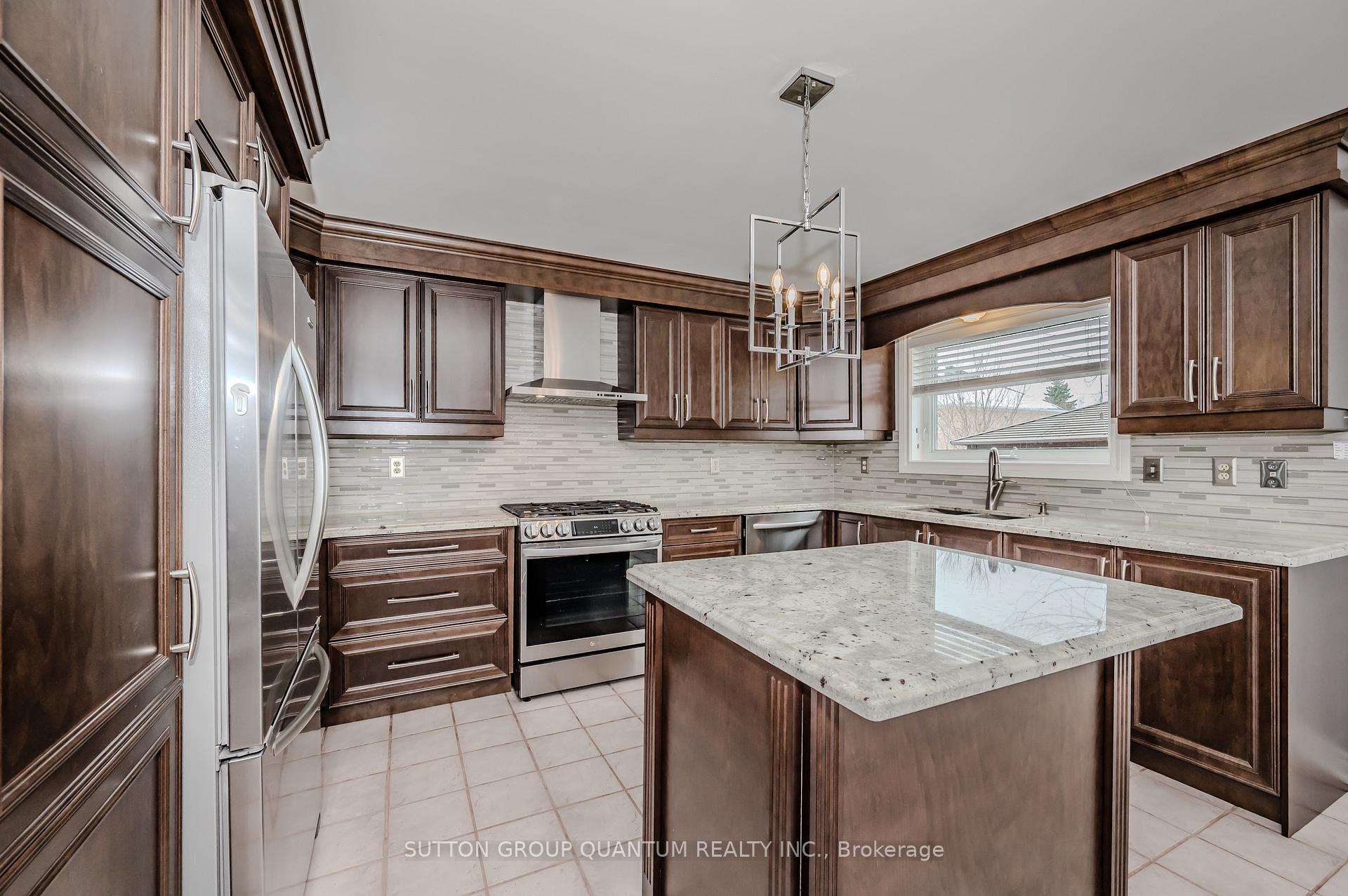 Photo 11 of 92 Millrun Crescent, Vaughan, Islington Woods — HOMEH
