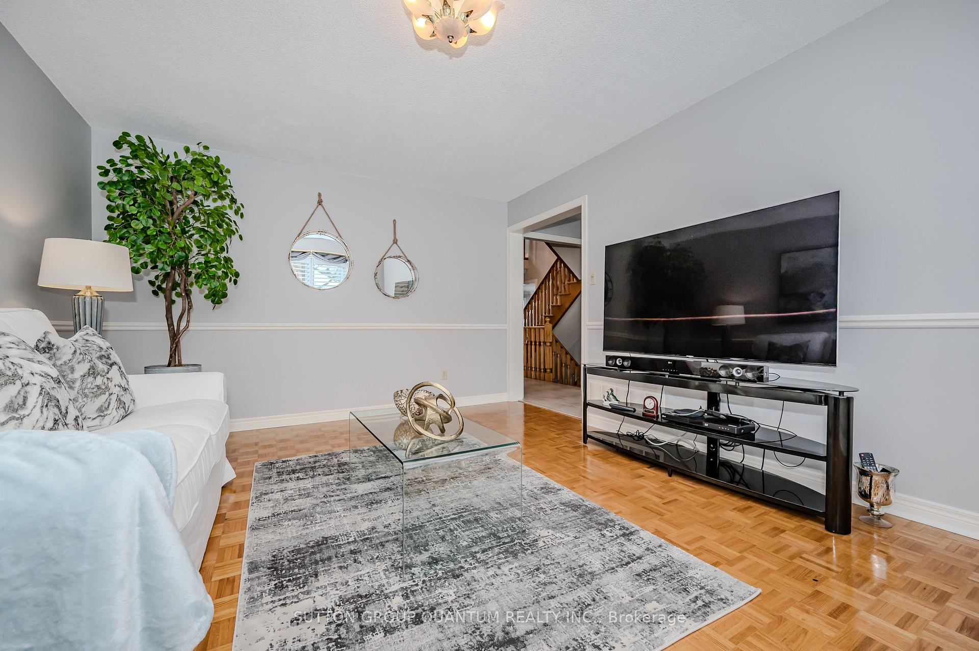 Photo 17 of 92 Millrun Crescent, Vaughan, Islington Woods — HOMEH