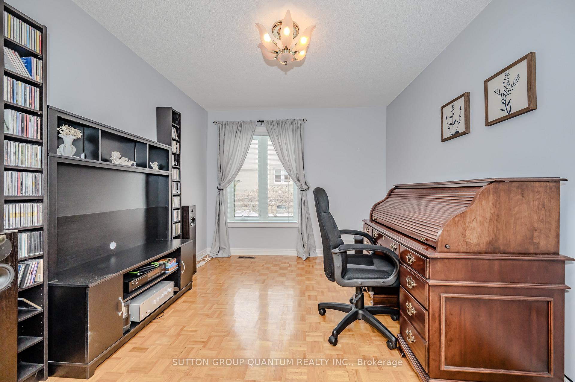 Photo 18 of 92 Millrun Crescent, Vaughan, Islington Woods — HOMEH