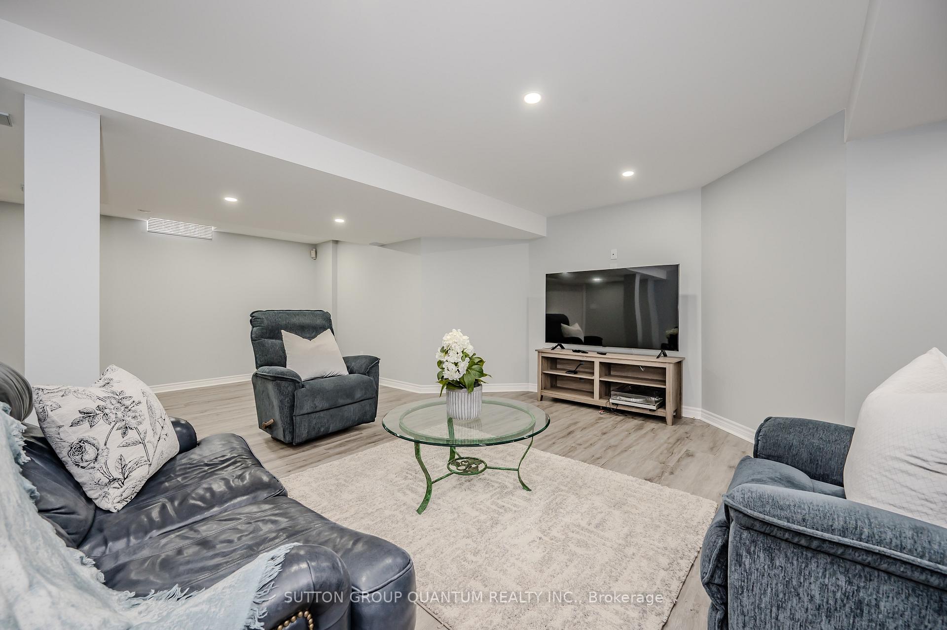 Photo 30 of 92 Millrun Crescent, Vaughan, Islington Woods — HOMEH