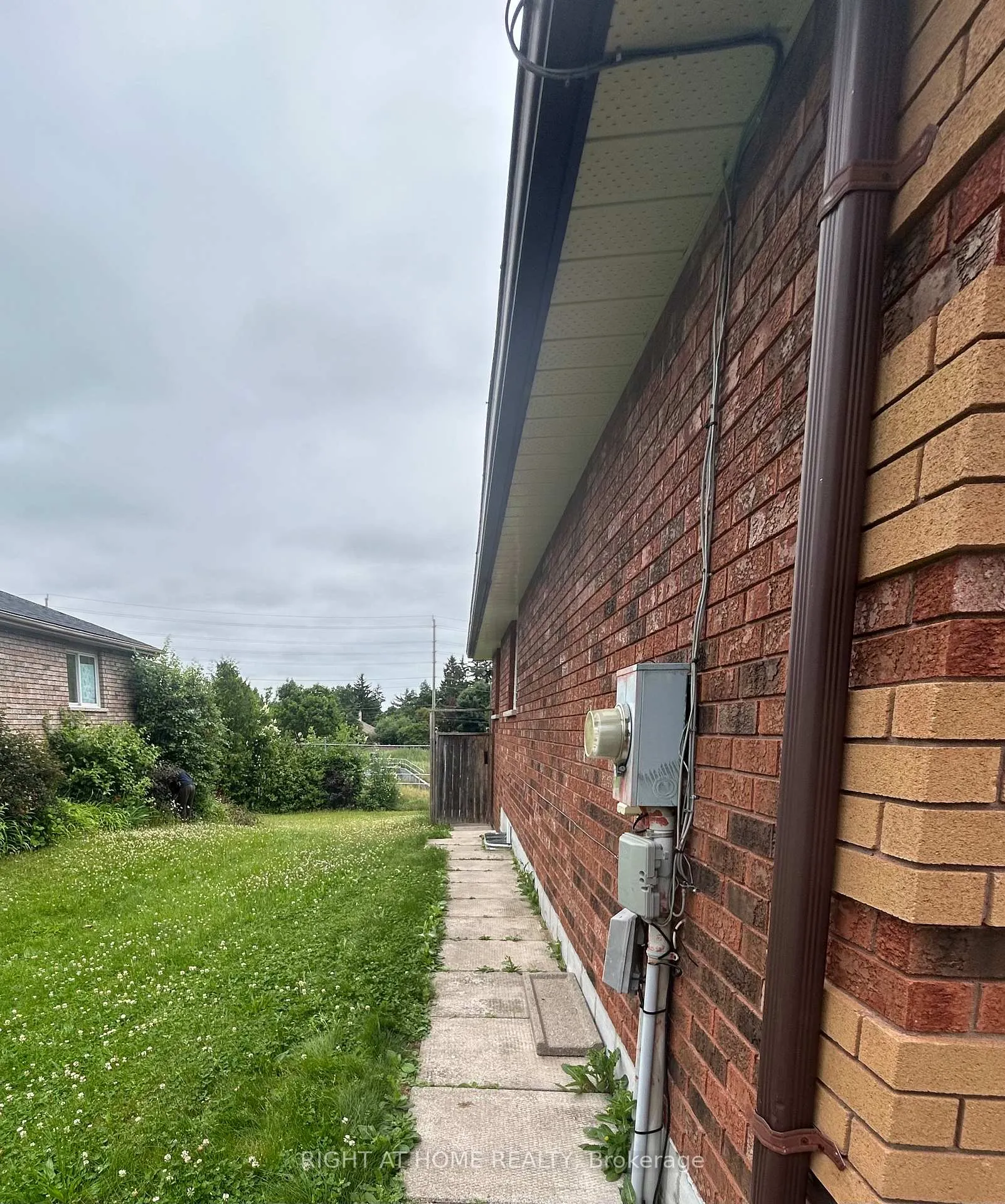 Photo 3 of Unit Lower level, 58 Irwin Drive, Barrie, Northwest — HOMEH