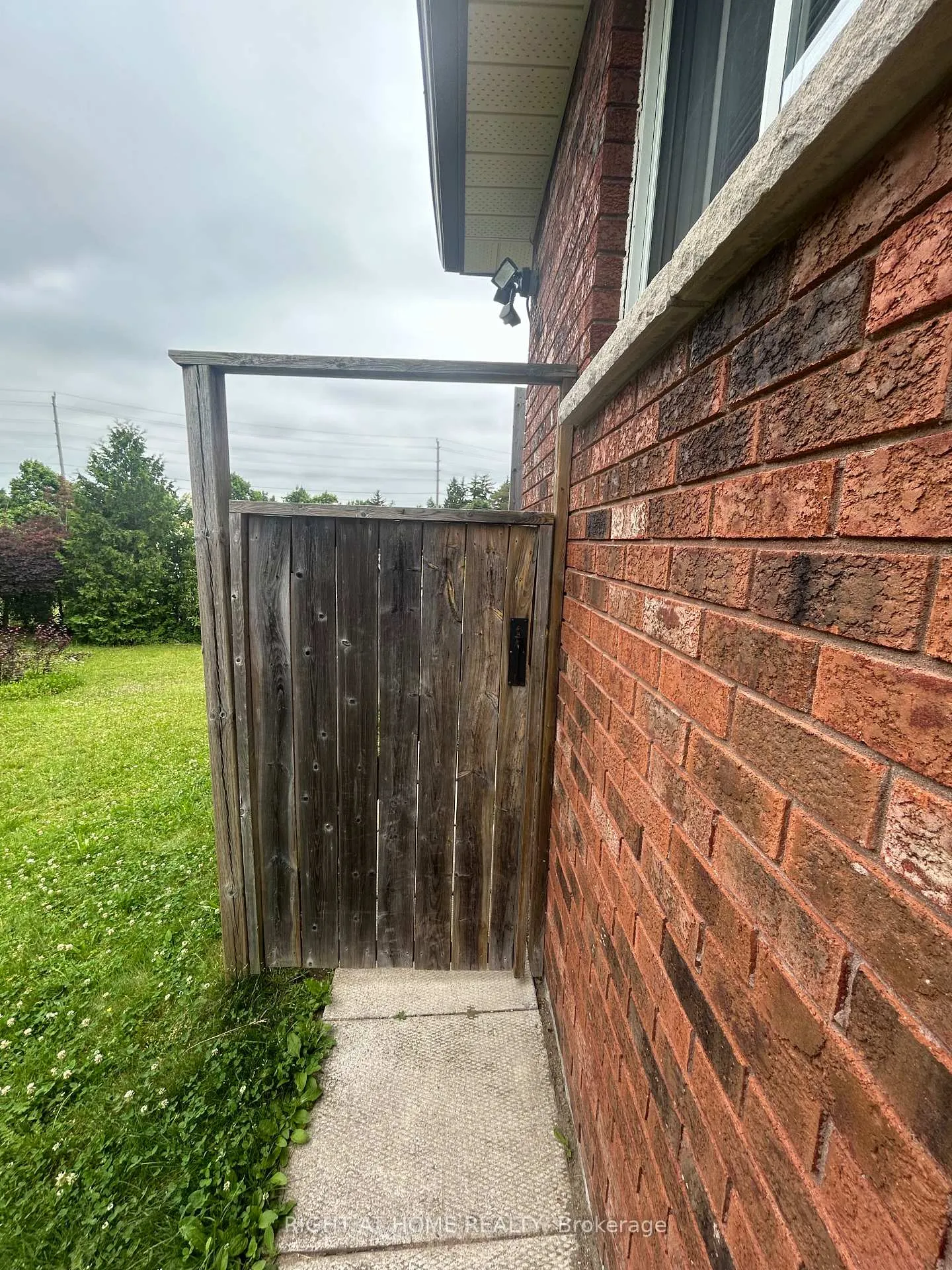 Photo 4 of Unit Lower level, 58 Irwin Drive, Barrie, Northwest — HOMEH